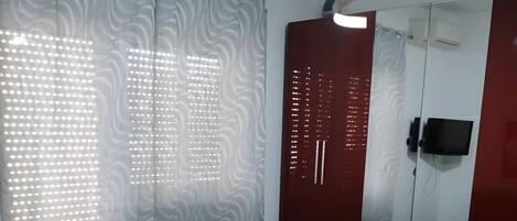 1 quarto, escrivaninha, ferros/tábuas de passar roupa, Wi-Fi