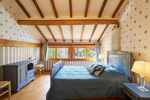 2 عدّة غرف نوم وواي فاي وملاءات أسرّة