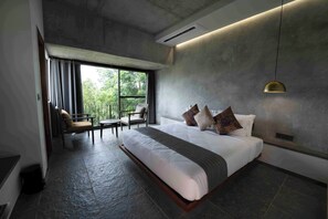 Desk, laptop workspace, free WiFi - Wild Origin (Heggadadevankote)