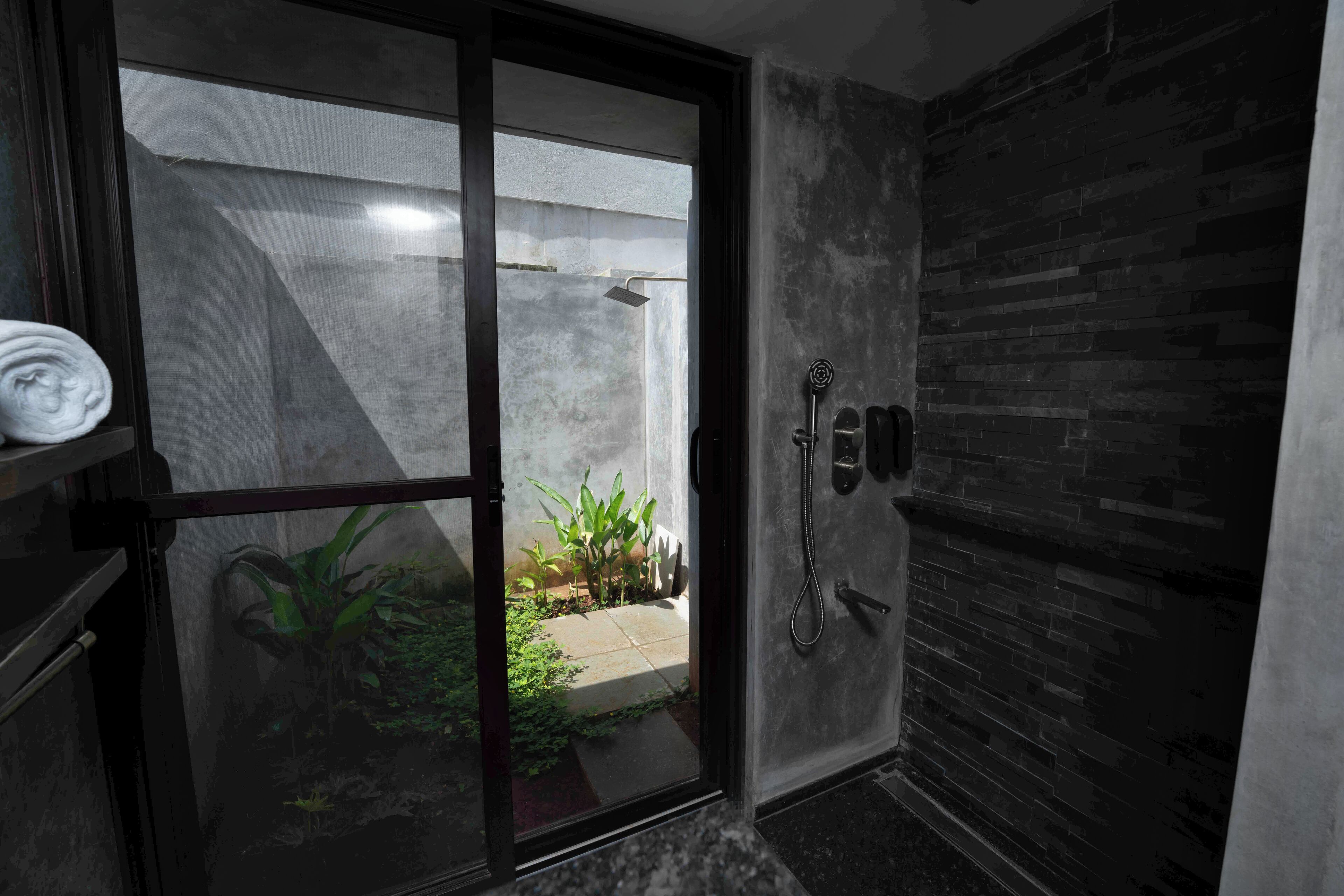 Camera Standard | Bagno | Doccia, soffione a pioggia, asciugamani, sapone