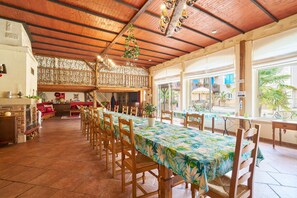 Dining - Charming Gîte 'Le Pigeonnier' – Your Retreat in Périgord (Saint-Sulpice-de-Roumagnac)