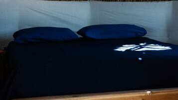 Espacio para trabajar con laptop y wifi gratis