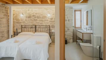 6 habitaciones, tabla de planchar con plancha, wifi y ropa de cama