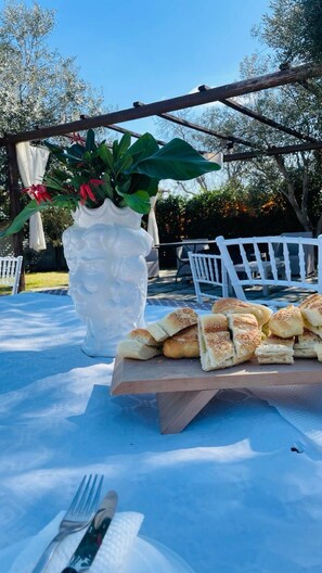 Outdoor dining - Here, every detail is designed to make you feel at home. Amati Home (Floridia)