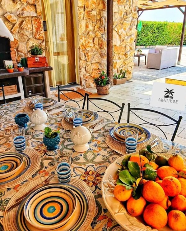 Outdoor dining - Here, every detail is designed to make you feel at home. Amati Home (Floridia)