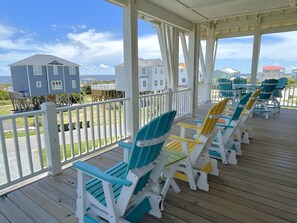 Property grounds - Experience ocean views at Panama Breeze, a spacious 6-bedroom retreat in Oak Island. (Oak Island)