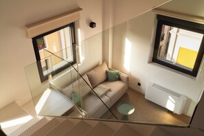 One-Bedroom Apartment with Sofa Bed | Coin séjour