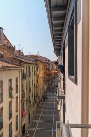 One-Bedroom Apartment with Balcony | Terraza o patio