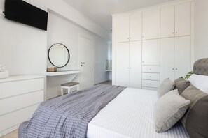 5 Schlafzimmer, Zimmersafe, Bügeleisen/Bügelbrett, Reisekinderbett