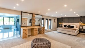 A modern bedroom with a large bed, a desk, and a bathroom. - 5 Bed Villa-sleeps 10-hot Tub-bar & Pool Table (Doncaster)
