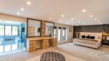 5 bedrooms, iron/ironing board, free WiFi, bed sheets