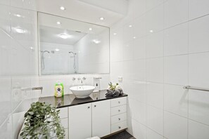Apartment (0 Bedroom) | Interior - A Stylish Studio for 6, Next to Darling Harbour (Sydney)