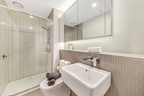 Apartment (2 Bedrooms) | Interior - Stylish Pet-friendly 2BR Stay, Near Southern Cross (Melbourne)
