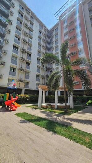Habitación, 1 habitación, con acceso para personas discapacitadas, vista al jardín | Área infantil