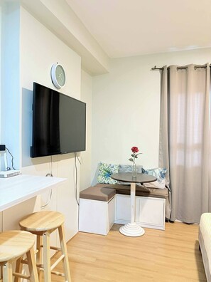 Room, 1 Bedroom, Accessible, Garden View | Room amenity