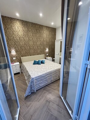 2 bedrooms, iron/ironing board, WiFi, bed sheets - Santamonica appartaments2 (Napoli)