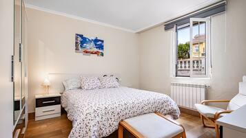 2 habitaciones, tabla de planchar con plancha, wifi y ropa de cama