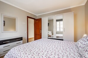 2 chambres, fer et planche à repasser, Wi-Fi, literie fournie