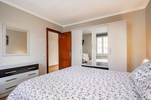 2 chambres, fer et planche à repasser, Wi-Fi, draps fournis