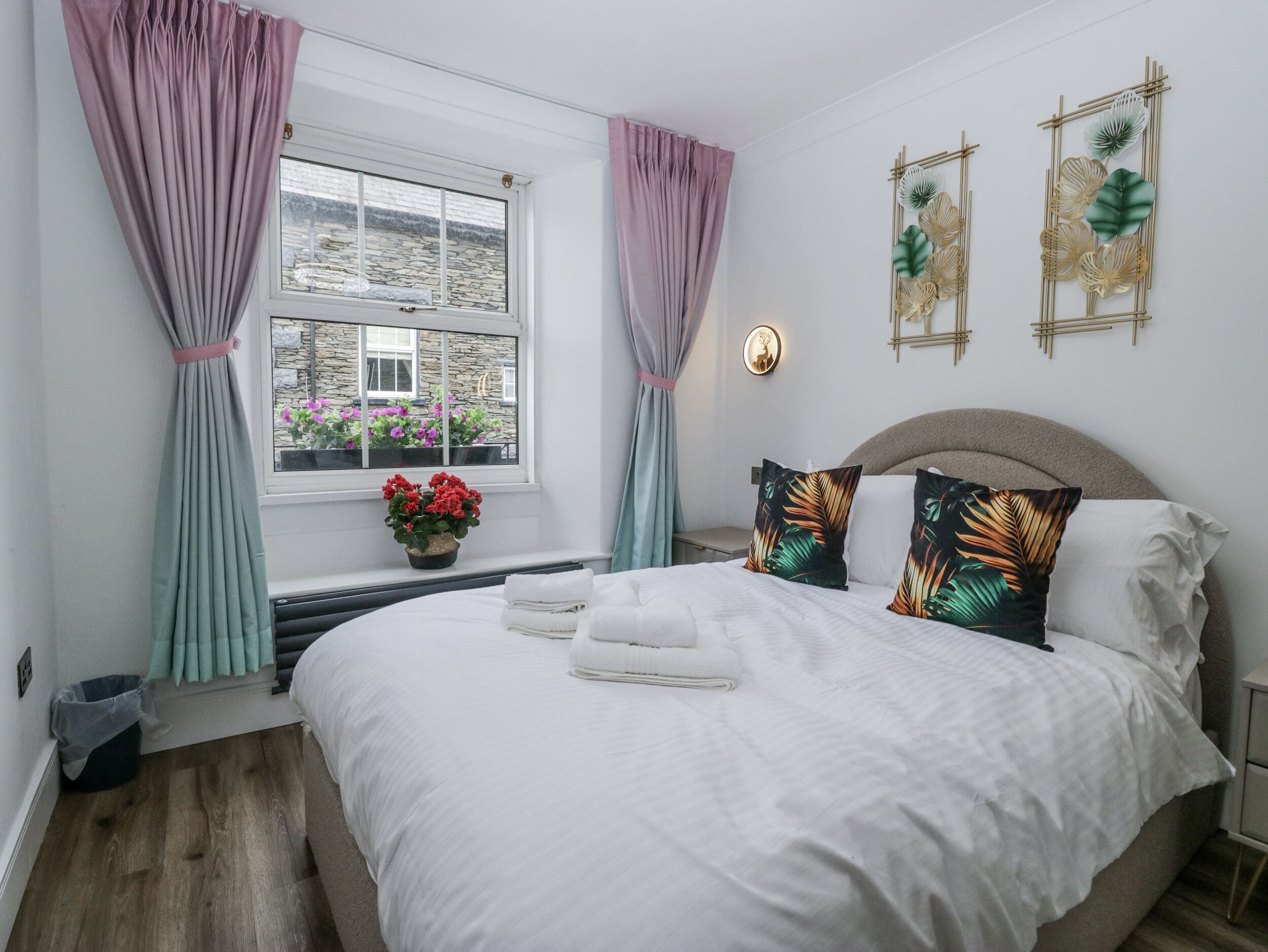 5 عدّة غرف نوم وبديكورات فريدة لكل غرفة وطراز فريد لكل وحدة