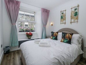 5 makuuhuonetta, yksilöllisesti sisustettu, yksilöllisesti kalustettu