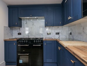 Astianpesukone, keittoastiat/astiat/ruokailuvälineet