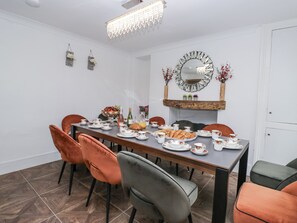 Dining - Aspen Boutique (Windermere)