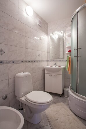 Shower, towels