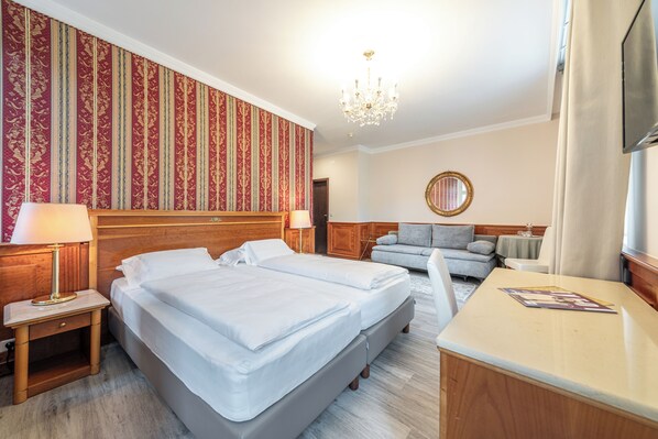 Junior Suite | In-room safe, desk, laptop workspace, soundproofing