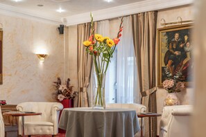 Lobby - Hotel Neue Post Innsbruck (Innsbruck)