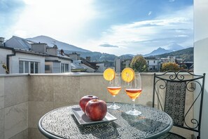 Panoramic Twin Room, Balcony, Mountain View | In-room safe, desk, laptop workspace, soundproofing