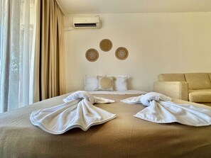 Iron/ironing board, WiFi, bed sheets