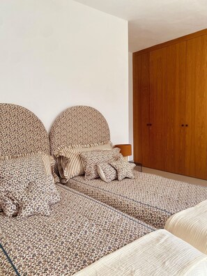5 Schlafzimmer, Bügeleisen/Bügelbrett, Internetzugang, Bettwäsche
