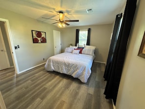 3 bedrooms, iron/ironing board, free WiFi, bed sheets