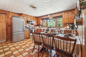 Fridge, microwave, oven, stovetop - Explore the Wagner Ranch Land • Huge Outdoor Spaces • Pets Allowed • Prime Skiing Location (Gilford)