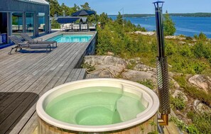 A heated pool - Beach front home in åkersberga with sauna (Åkersberga)