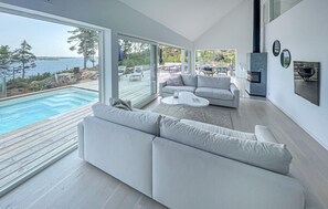 Smart TV, fireplace - Beach front home in åkersberga with sauna (Åkersberga)