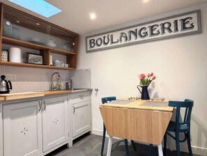 Kühlschrank, Mikrowelle, Ofen, Toaster