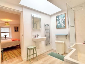 Een douche, een haardroger