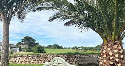 Modern 3 bed Bungalow with parking, private garden