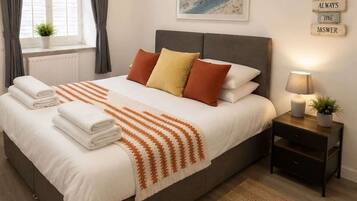 2 bedrooms, iron/ironing board, travel cot, WiFi