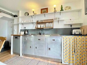 Refrigerador, horno, lavavajillas, cafetera/tetera