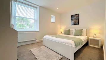 2 bedrooms, iron/ironing board, travel cot, WiFi