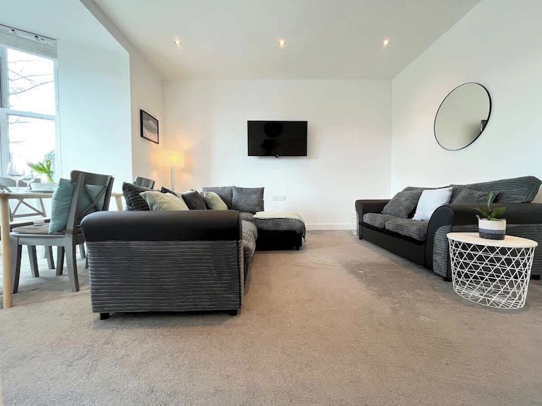 Spacious 2bed Apartment~parking~close To Seafront - Penzance
