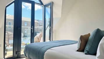 3 habitaciones, tabla de planchar con plancha, cuna de viaje y wifi