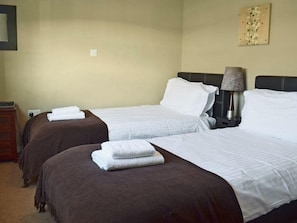2 chambres, fer et planche à repasser, Wi-Fi, draps fournis