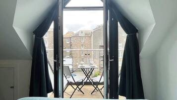 3 bedrooms, iron/ironing board, travel crib, WiFi