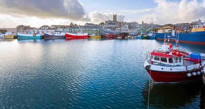 Coastal Penthouse w/ Bay Views • Central Penzance