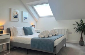 3 slaapkamers, een strijkplank/strijkijzer, reisbedje, wifi