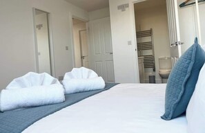 Bügeleisen/Bügelbrett, Reisekinderbett, WLAN, Bettwäsche